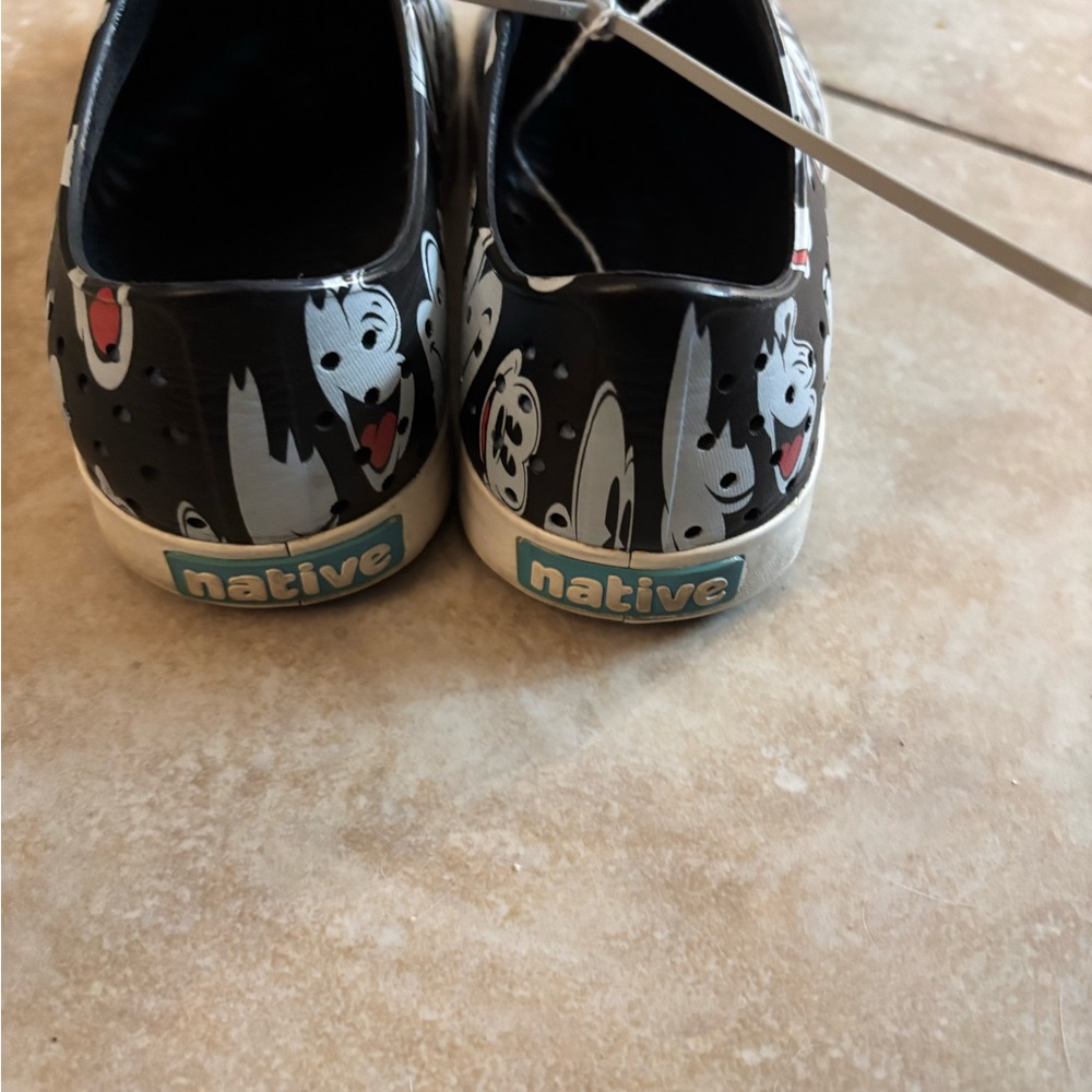 Native Mickey Mouse Shoes Size 8 - Picture 3 of 4